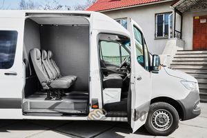 Індивідуальний проект: Mercedes-Benz Sprinter перетворюється у вантажопасажирський фургон! фото