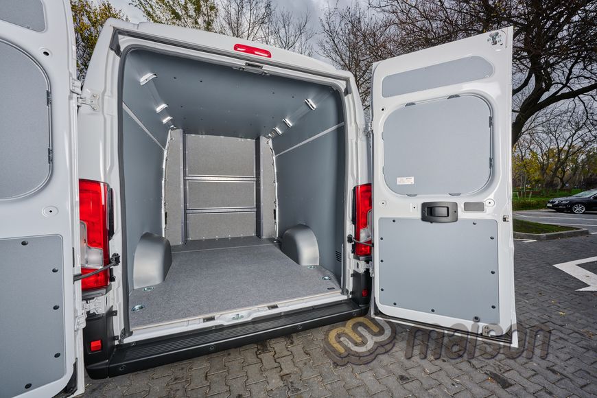 Пластикова обшивка стін вантажного відсіку фургона Maison Boxer Crew Cab L3 (колісна база 4035 мм, довжина вантажного відсіку 2535мм)
