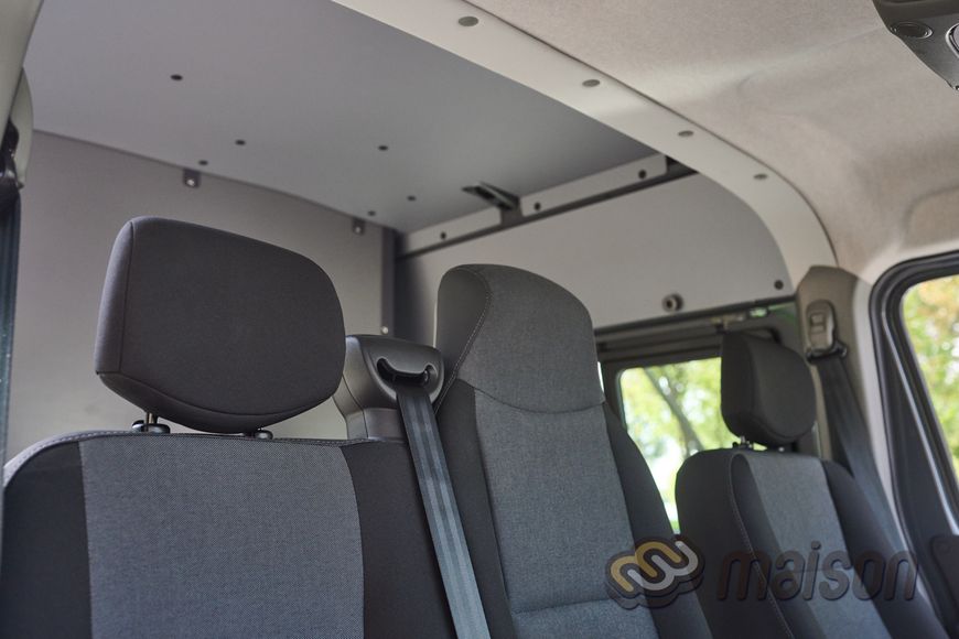 Пластикова обшивка стін передньої кабіни фургона Maison Master Crew Cab L3 (колісна база 4332мм, довжина вантажного відсіку 2500мм)