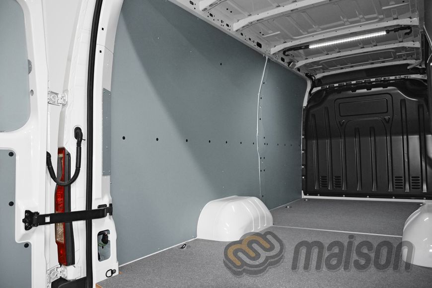 Пластикова обшивка стін фургона Master L3H2 (задній привід, колісна база 3682мм, довжина вантажного відсіку 3733мм), спарені колеса, висота H2