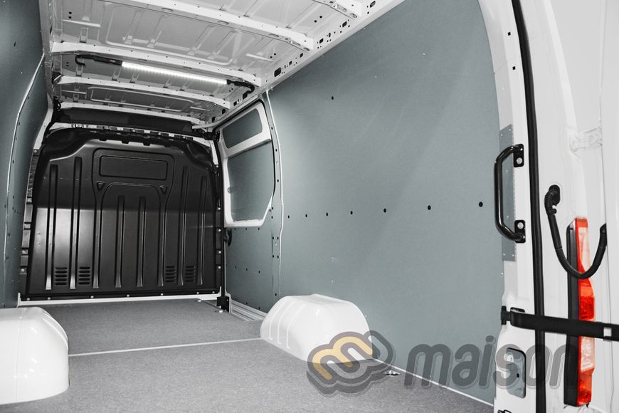 Пластикова обшивка стін фургона Master L3H2 (задній привід, колісна база 3682мм, довжина вантажного відсіку 3733мм), спарені колеса, висота H2