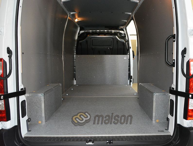 Фронтальна панель вантажного відсіку фургона Movano L3H2 (задній привід, колісна база 3682мм, довжина вантажного відсіку 3733мм), спарені колеса