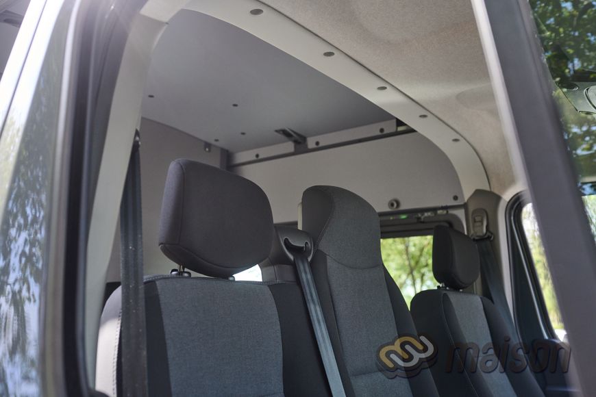 Ceiling of the front cabin of the Maison Master Crew Cab L3 (wheelbase 4332mm, load length 2500mm)