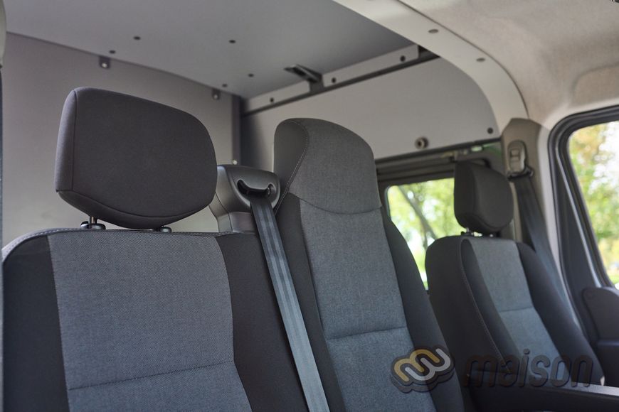 Ceiling of the front cabin of the Maison Master Crew Cab L3 (wheelbase 4332mm, load length 2500mm)