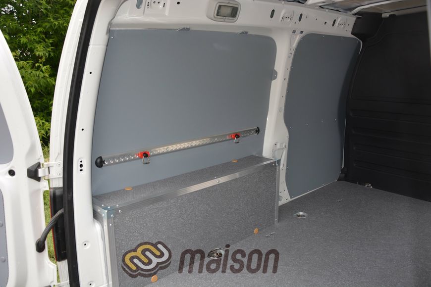 Пластикова обшивка стін фургона Caddy L1H1 (колісна база 2681мм, довжина вантажного відсіку 1781мм), розпашні двері