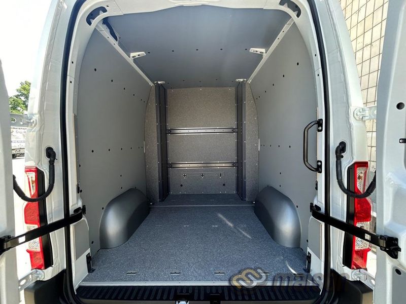 RENAULT MASTER L2H2 CREW CAB