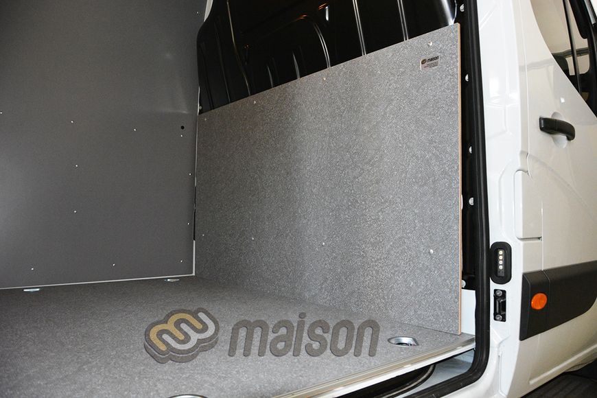 Фронтальна панель вантажного відсіку фургона Master L3H2 (задній привід, колісна база 3682мм, довжина вантажного відсіку 3733мм), спарені колеса
