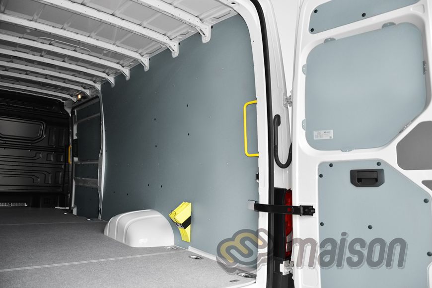 Пластикова обшивка стін фургона Crafter L5H3 (LR UH, задній/повний привід 4 х 4, довга колісна база зі звисом 4490мм, довжина вантажного відсіку 4855мм), спарені колеса