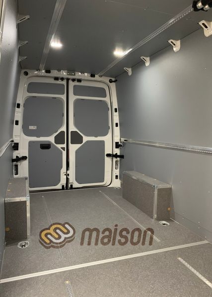 Flooring with lashing rails TGE L4 (LR, RWD 4x4, wheelbase 4490mm, load length 4300mm), twin wheels, longitudinal