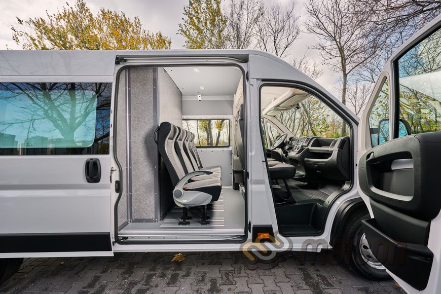 Пластикова обшивка стін передньої кабіни фургона Maison Ducato Crew Cab L4 (колісна база 4035мм, довжина вантажного відсіку 2900мм)