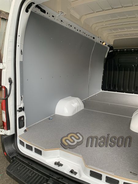 Пластикова обшивка стін фургона Movano L4H2 (задній привід, колісна база 4332мм, довжина вантажного відсіку 4383мм), спарені колеса, висота H2
