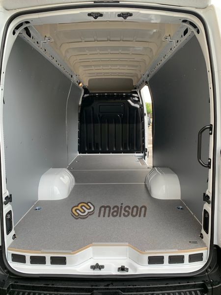 Пластикова обшивка стін фургона Movano L4H2 (задній привід, колісна база 4332мм, довжина вантажного відсіку 4383мм), спарені колеса, висота H2