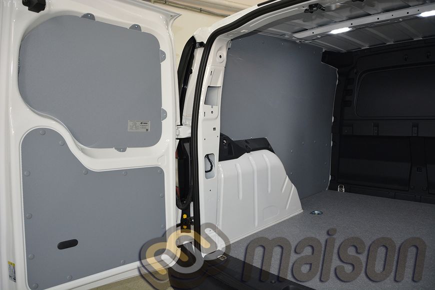 Пластикова обшивка стін фургона Caddy Cargo L1 (передній привід, колісна база 2755мм, довжина вантажного відсіку 1797мм)