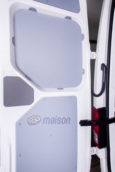 Пластикова обшивка стін фургона Crafter L3H2/H3 (MR, задній/4 х 4 повний привід, середня колісна база 3640мм, довжина вантажного відсіку 3450мм), спарені колеса
