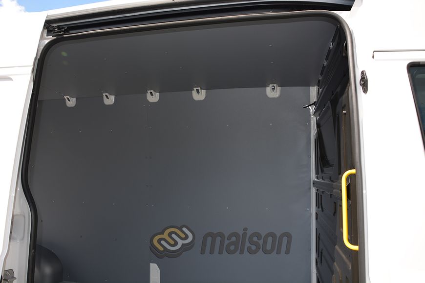 Пластикова обшивка стін фургона Crafter L5H3 (LR UH, задній/повний привід 4 х 4, довга колісна база зі звисом 4490мм, довжина вантажного відсіку 4855мм), одинарні колеса