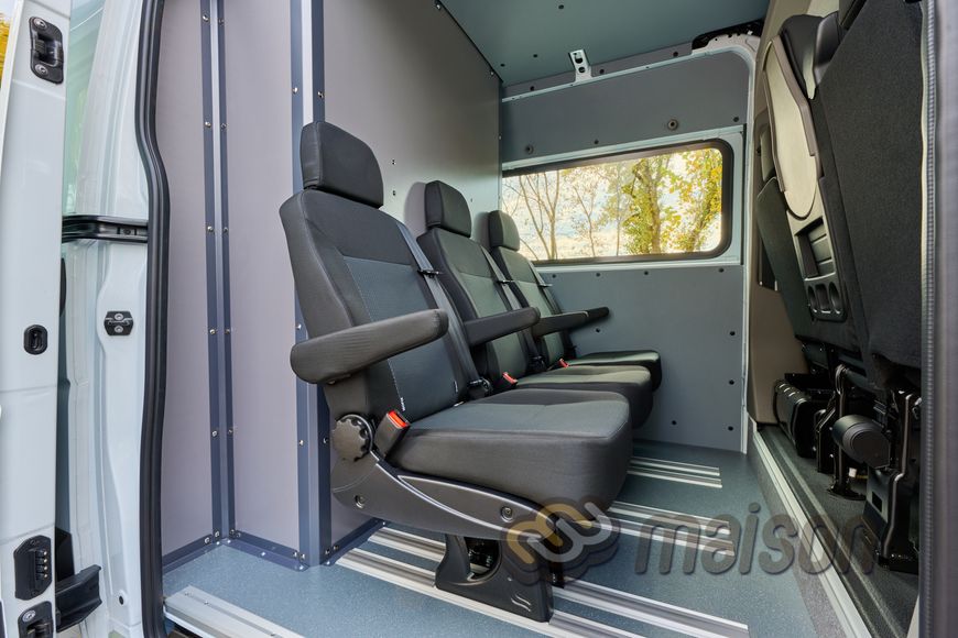Пластикова обшивка стін передньої кабіни фургона Maison Master Crew Cab L2 (колісна база 3682 мм, довжина вантажного відсіку 1850 мм)