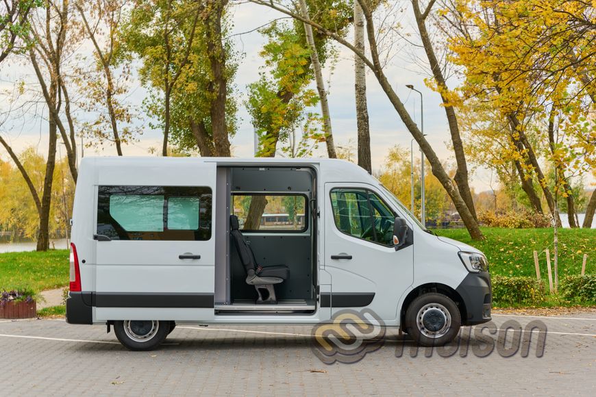 Пластикова обшивка стін передньої кабіни фургона Maison Master Crew Cab L2 (колісна база 3682 мм, довжина вантажного відсіку 1850 мм)