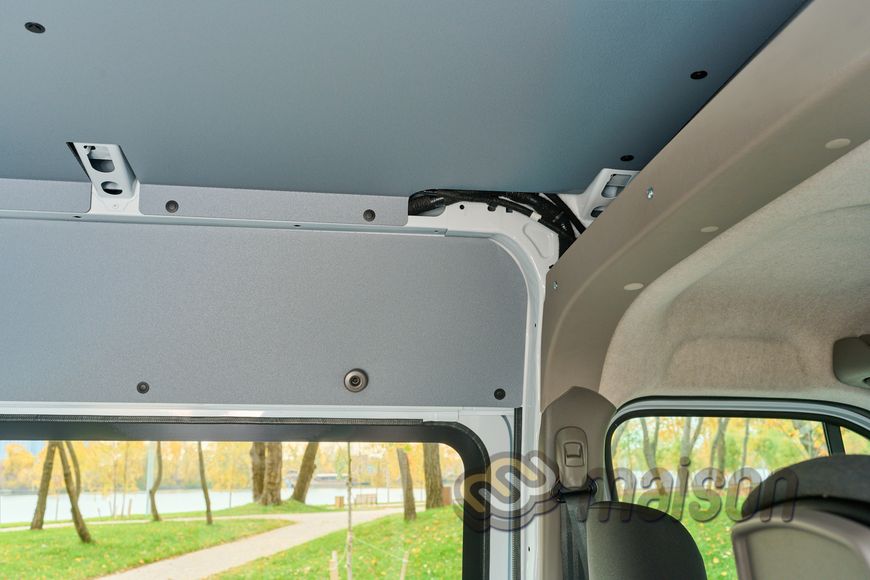 Пластикова обшивка стін передньої кабіни фургона Maison Master Crew Cab L2 (колісна база 3682 мм, довжина вантажного відсіку 1850 мм)