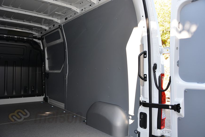 Пластикова обшивка стін фургона Master L3H2 (передній привід, колісна база 4332мм, довжина вантажного відсіку 3733мм)