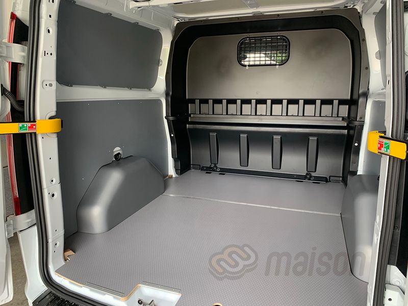 Пластикова обшивка стін фургона Transit Custom Combi L2H1/L2H2 (колісна база 3300мм, довжина вантажного відсіку 1912мм)