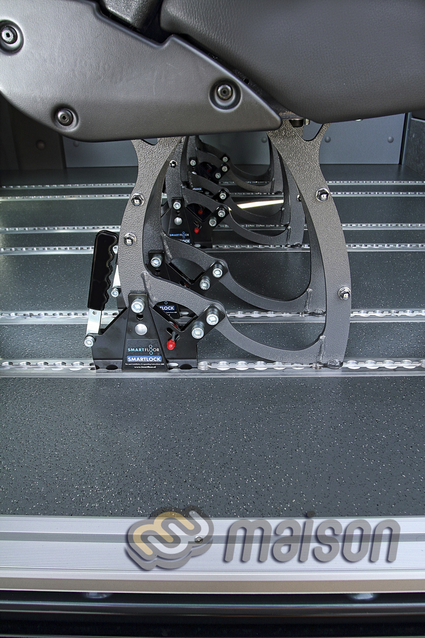 Знімна ніжка у сидінні Smartseat у пасажирському Renault Master L3 від Мейсон