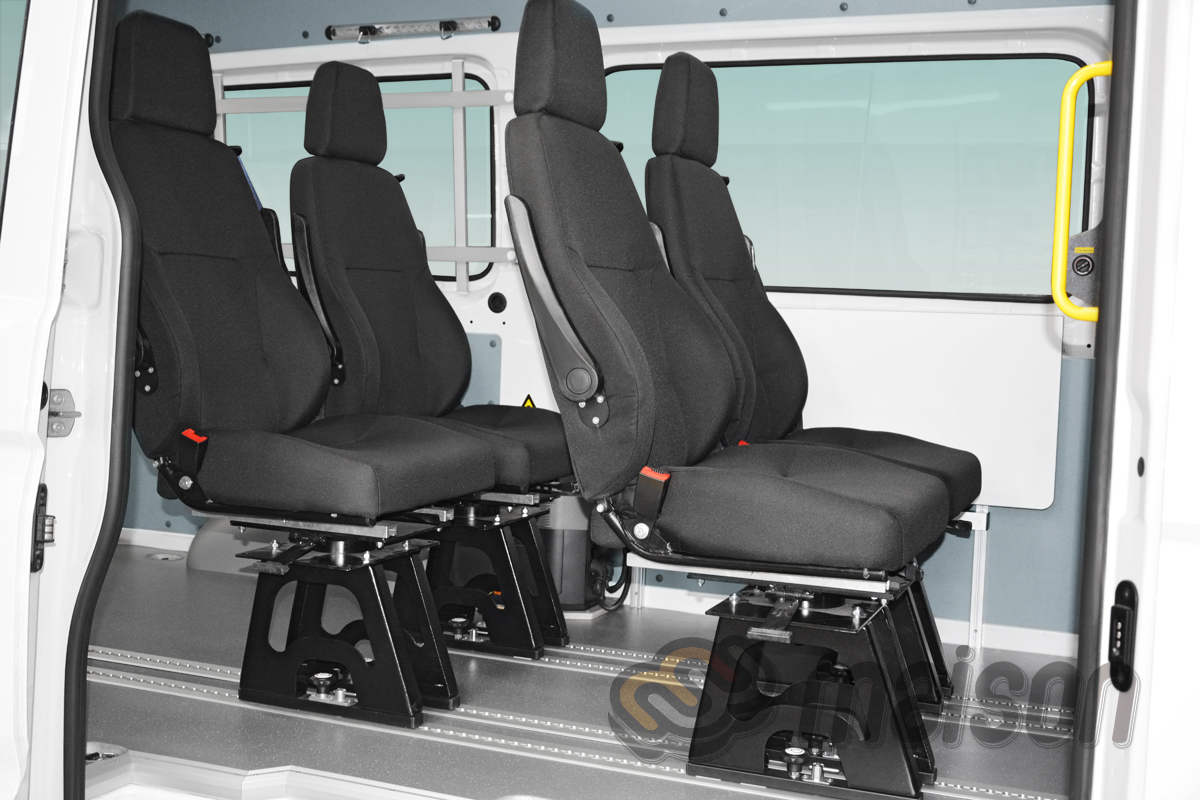 4 додаткові сидіння у вантажному Volkswagen Crafter